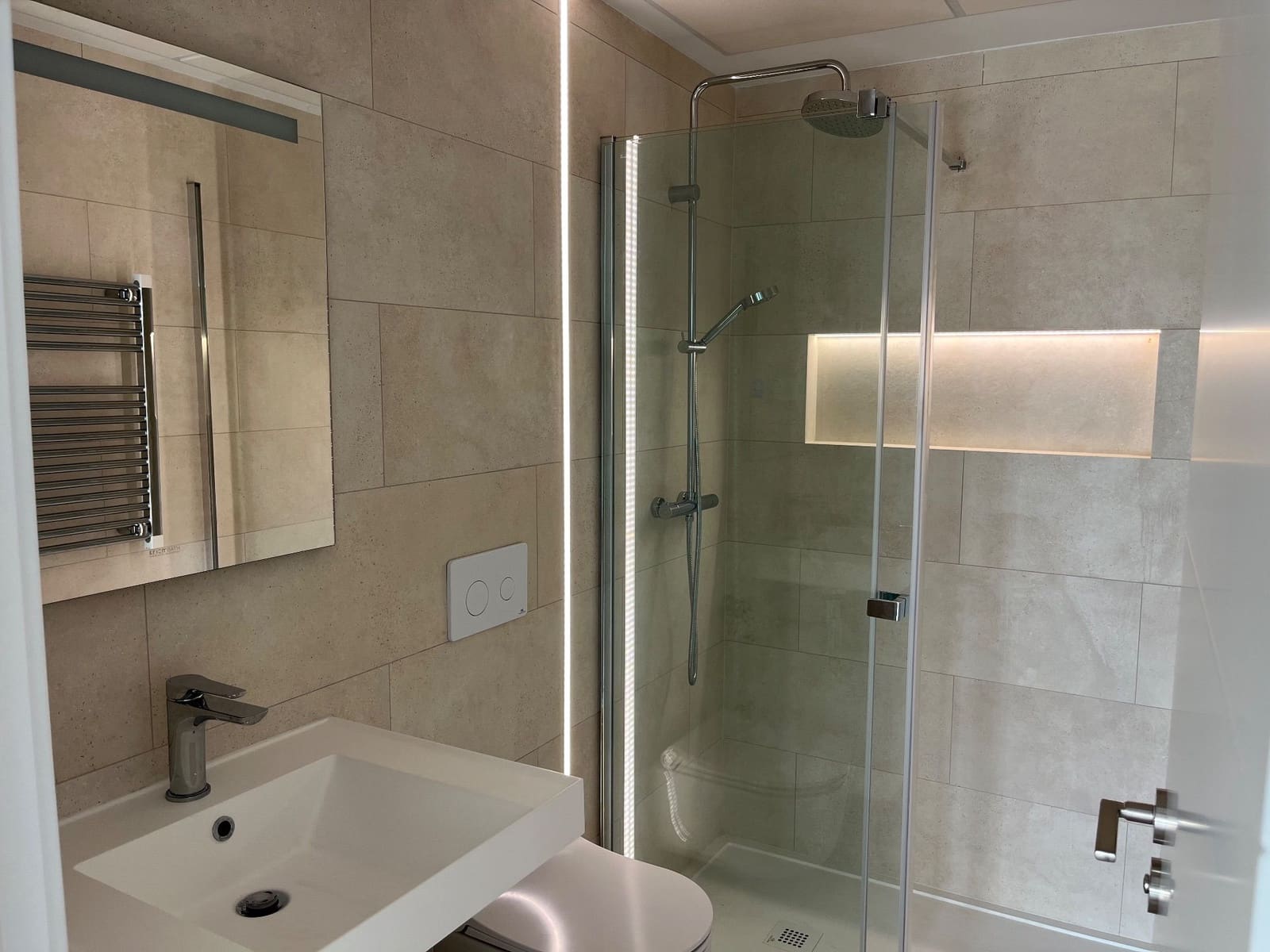 Piso de 2 habitaciones en Fuengirola en venta con piscina garaje - 659.500 € (Ref: 9376658)
