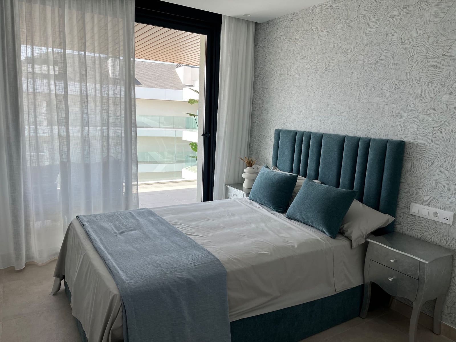 Piso de 2 habitaciones en Fuengirola en venta con piscina garaje - 659.500 € (Ref: 9376658)