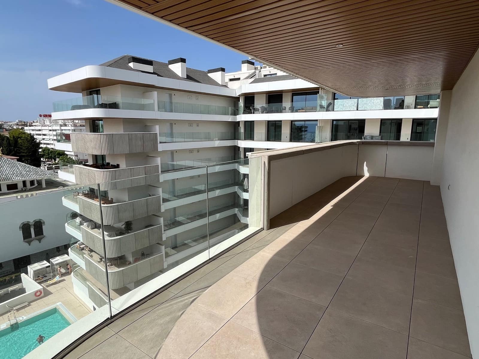 Piso de 2 habitaciones en Fuengirola en venta con piscina garaje - 659.500 € (Ref: 9376658)