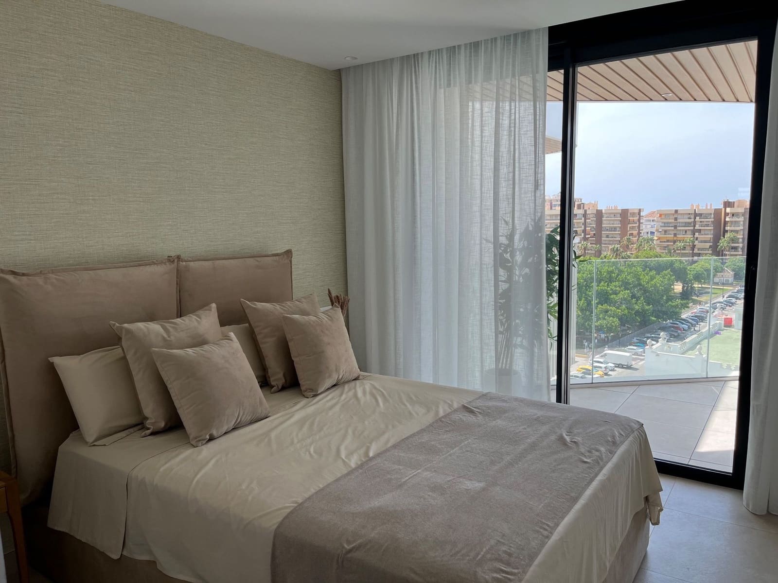 Piso de 2 habitaciones en Fuengirola en venta con piscina garaje - 659.500 € (Ref: 9376658)
