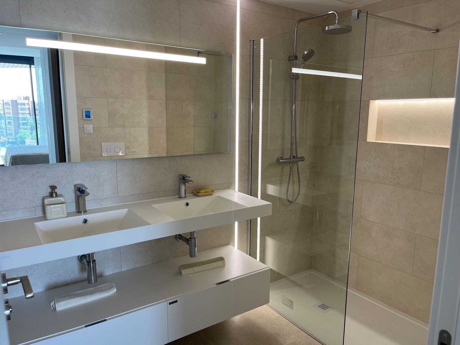 Piso de 2 habitaciones en Fuengirola en venta con piscina garaje - 659.500 € (Ref: 9376658)