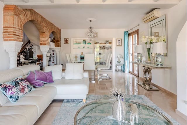 3 bedroom Semi-detached Villa for sale in Mijas Costa, Mijas with pool garage - € 595,000 (Ref: 9376666)