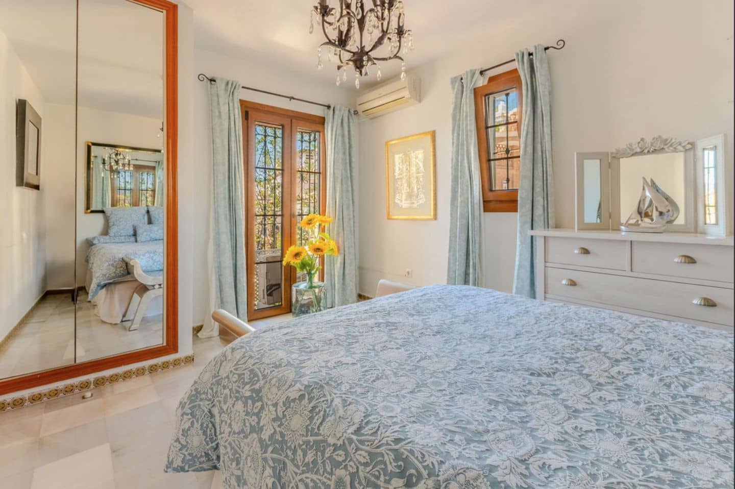 3 bedroom Semi-detached Villa for sale in Mijas Costa with pool garage - € 595,000 (Ref: 9376666)