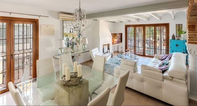 3 bedroom Semi-detached Villa for sale in Mijas Costa, Mijas with pool garage - € 595,000 (Ref: 9376666)