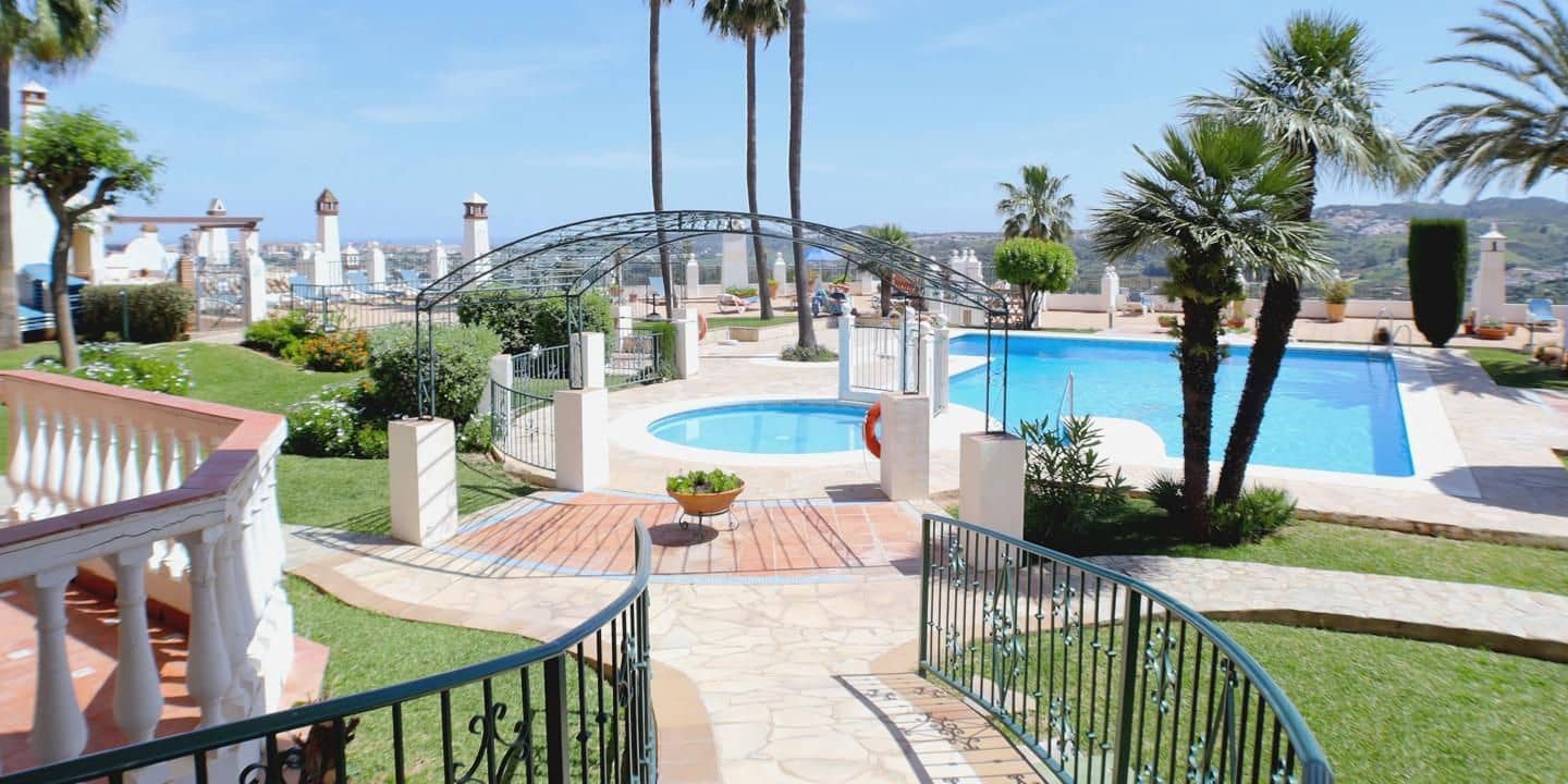 3 bedroom Semi-detached Villa for sale in Mijas Costa with pool garage - € 595,000 (Ref: 9376666)