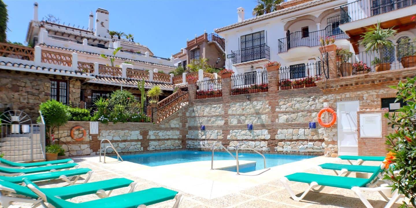 3 bedroom Semi-detached Villa for sale in Mijas Costa with pool garage - € 595,000 (Ref: 9376666)
