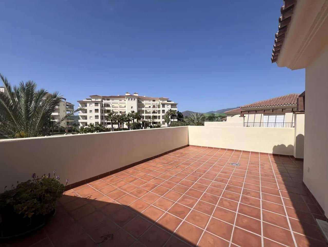 3 bedroom Flat for sale in Mijas Costa with pool garage - € 529,000 (Ref: 9376671)