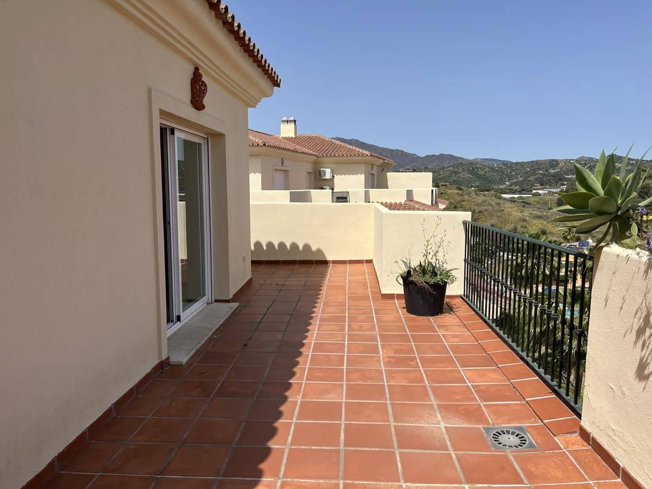 3 bedroom Flat for sale in Mijas Costa with pool garage - € 529,000 (Ref: 9376671)
