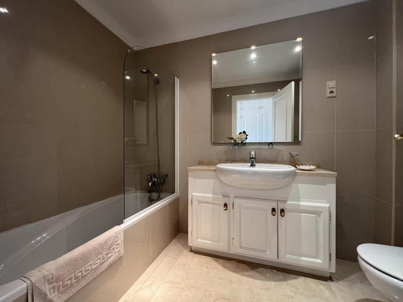 3 bedroom Flat for sale in Mijas Costa with pool garage - € 529,000 (Ref: 9376671)