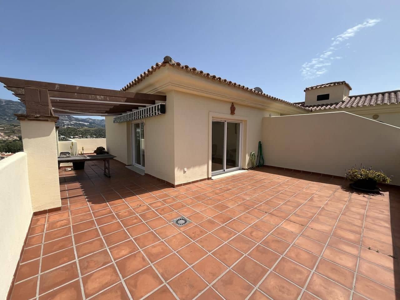 3 bedroom Flat for sale in Mijas Costa with pool garage - € 529,000 (Ref: 9376671)