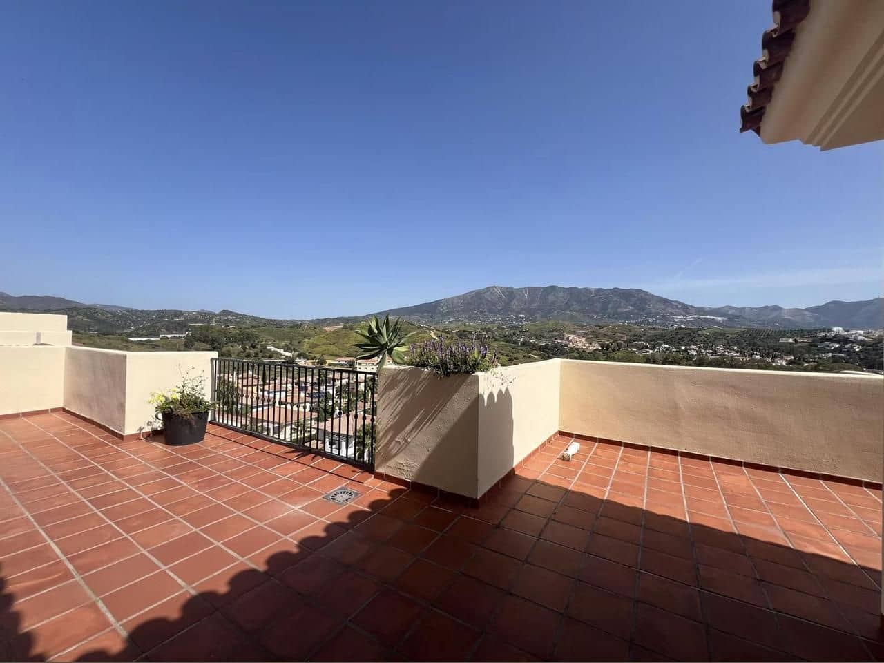 3 bedroom Flat for sale in Mijas Costa with pool garage - € 529,000 (Ref: 9376671)