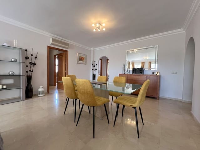 3 makuuhuone Asunto myytävänä paikassa Mijas Costa, Mijas mukana uima-altaan 
autotalli - 420 000 € (Ref: 9382413)