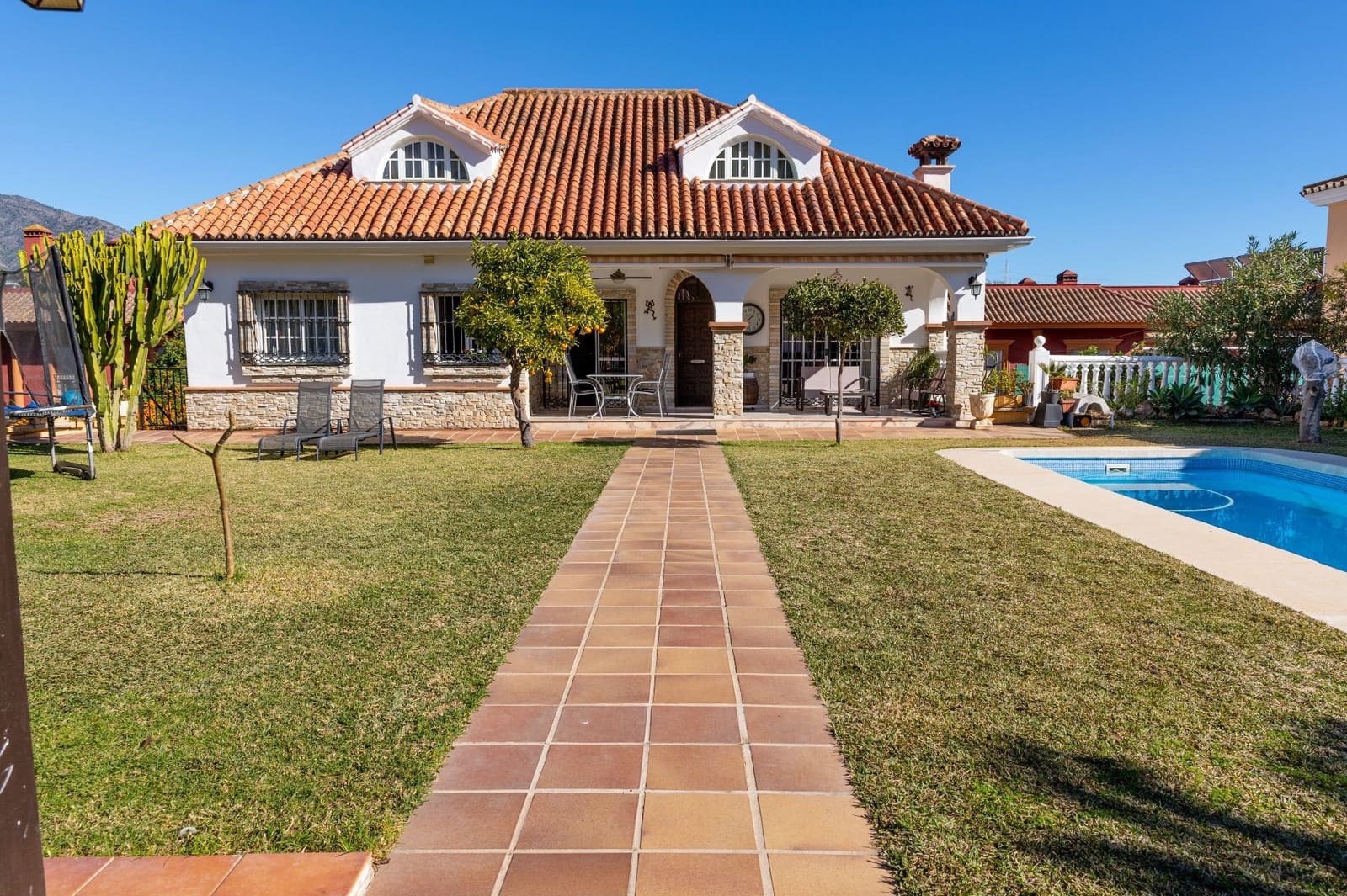 5 soveværelse Villa til salg i Mijas med swimmingpool garage - € 850.000 (Ref: 9382416)