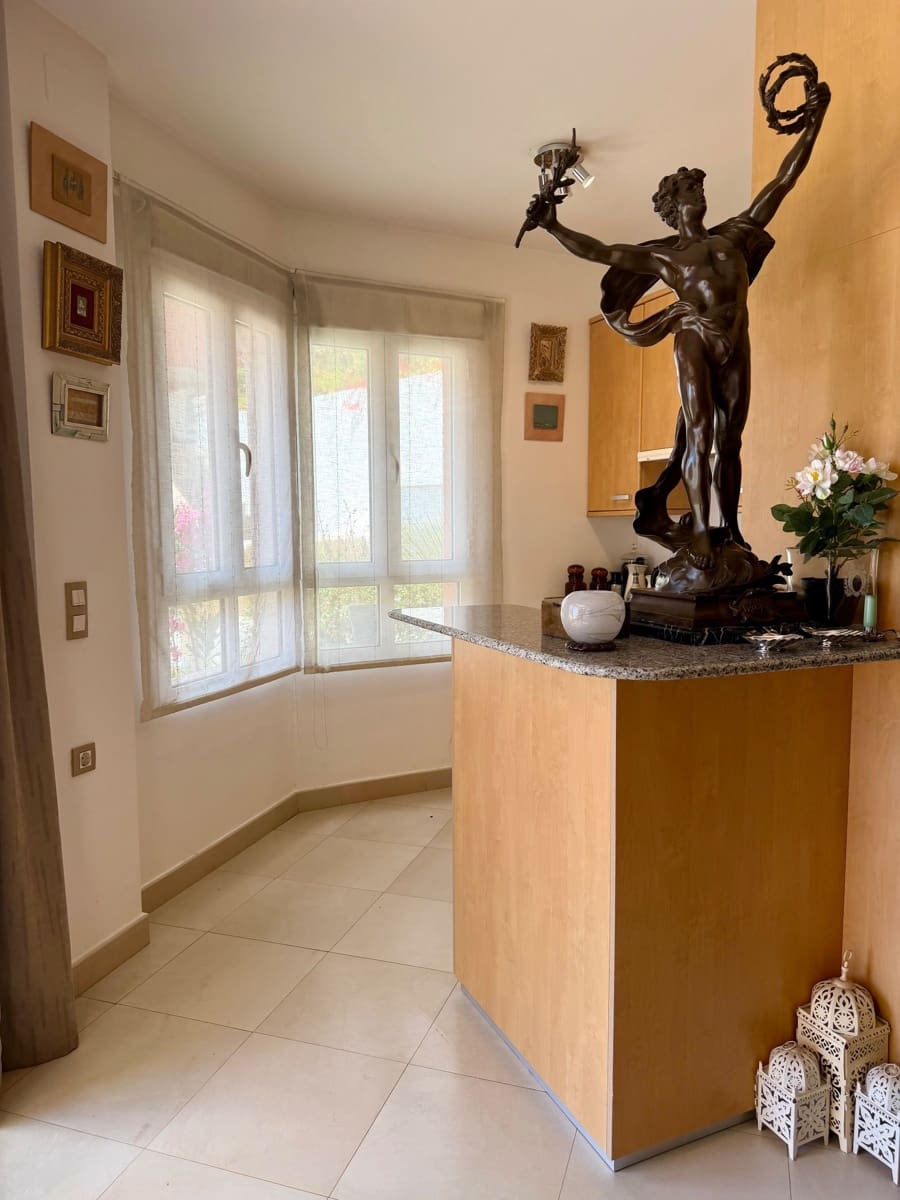 2 bedroom Apartment for sale in Benalmadena Costa with pool garage - € 299,500 (Ref: 9827446)