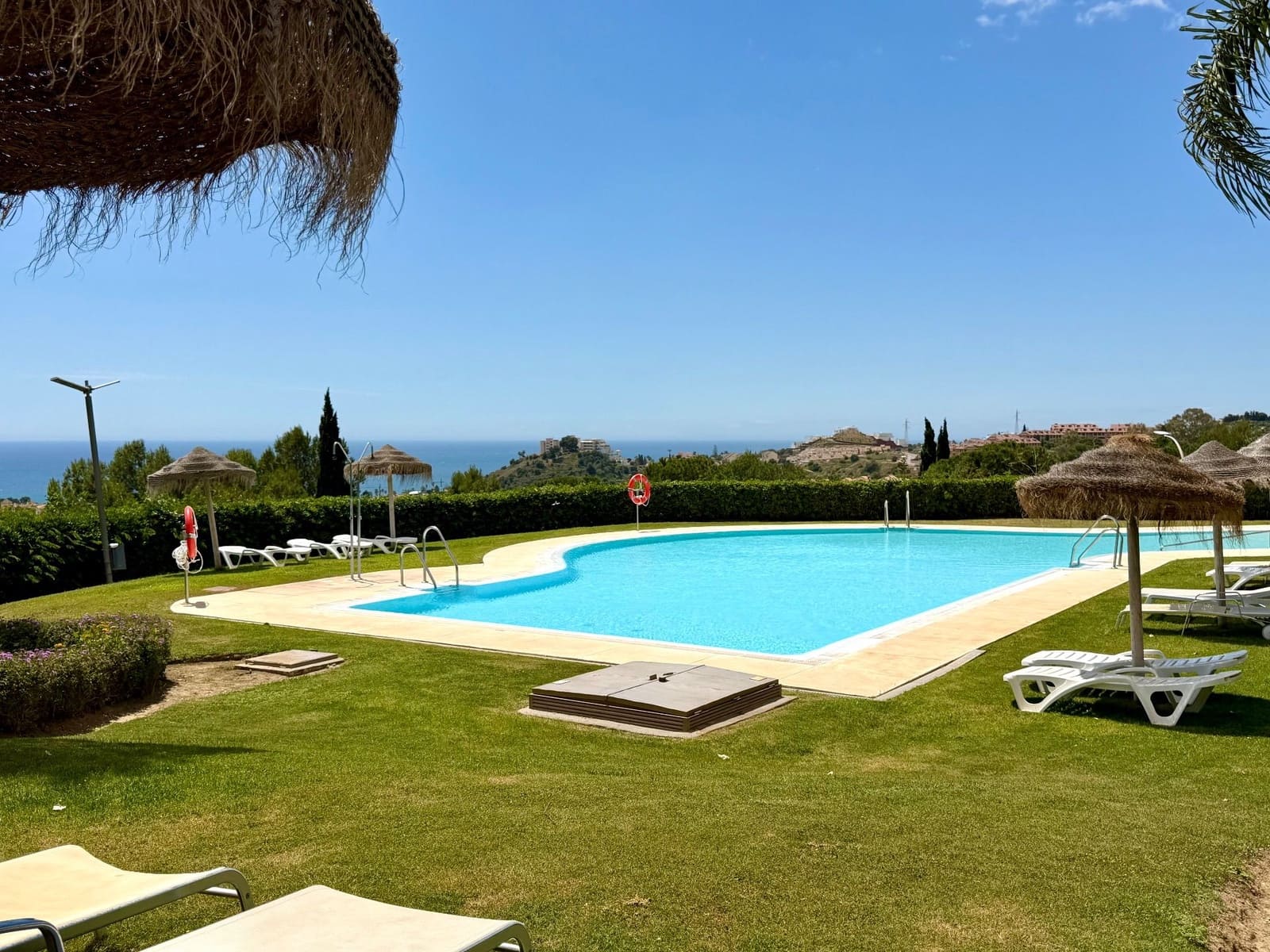 2 bedroom Apartment for sale in Benalmadena Costa with pool garage - € 299,500 (Ref: 9827446)