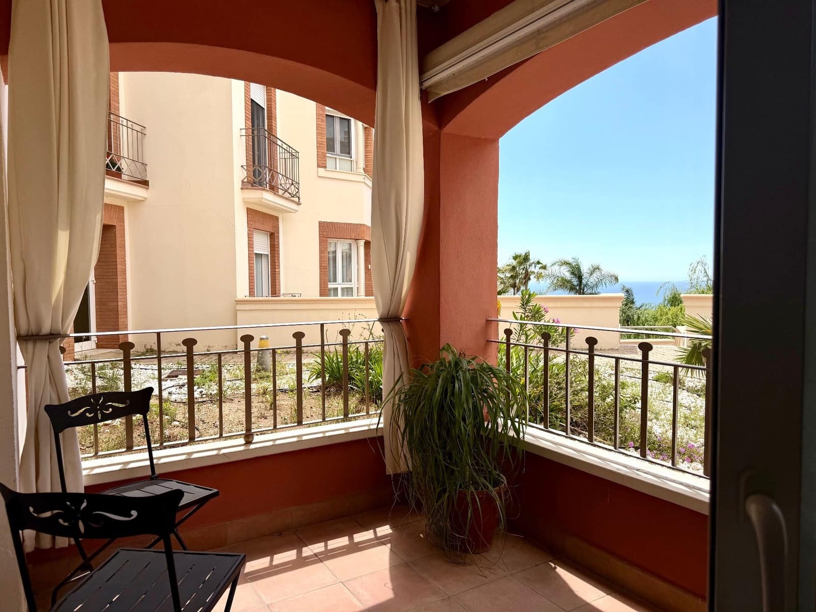 2 bedroom Apartment for sale in Benalmadena Costa with pool garage - € 299,500 (Ref: 9827446)