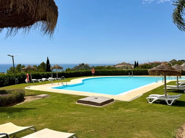 2 bedroom Apartment for sale in Benalmadena Costa, Benalmádena with pool garage - € 299,500 (Ref: 9827446)