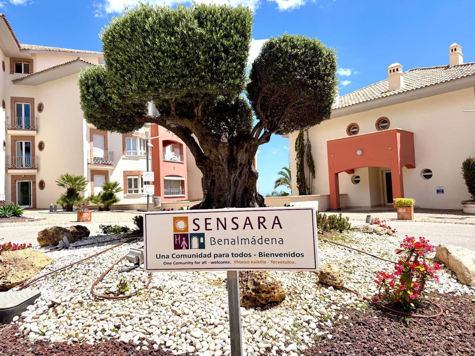 2 bedroom Apartment for sale in Benalmadena Costa with pool garage - € 299,500 (Ref: 9827446)