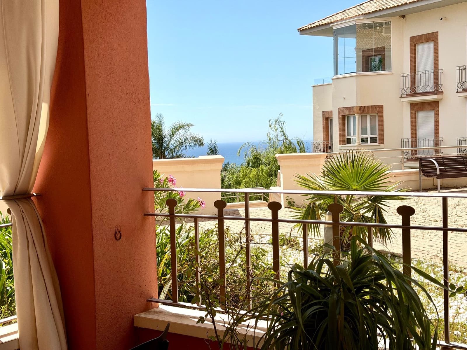 2 bedroom Apartment for sale in Benalmadena Costa with pool garage - € 299,500 (Ref: 9827446)