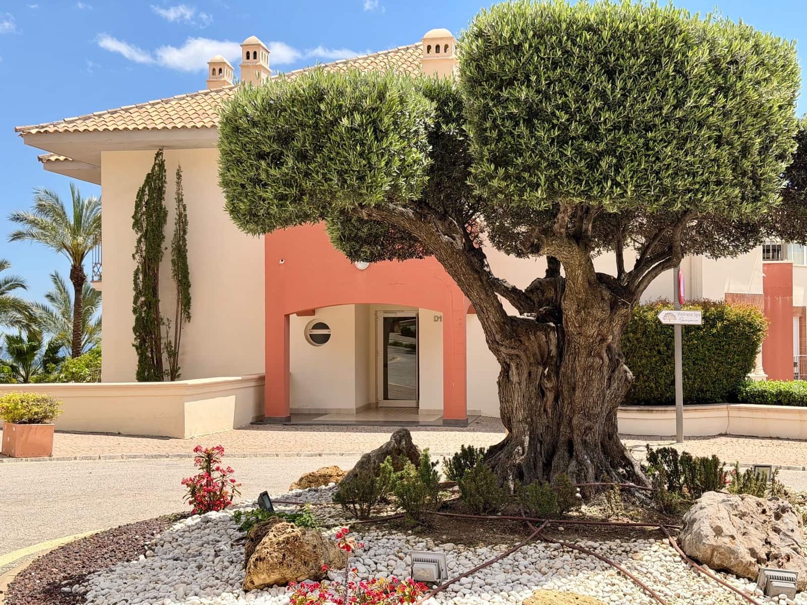 2 bedroom Apartment for sale in Benalmadena Costa with pool garage - € 299,500 (Ref: 9827446)