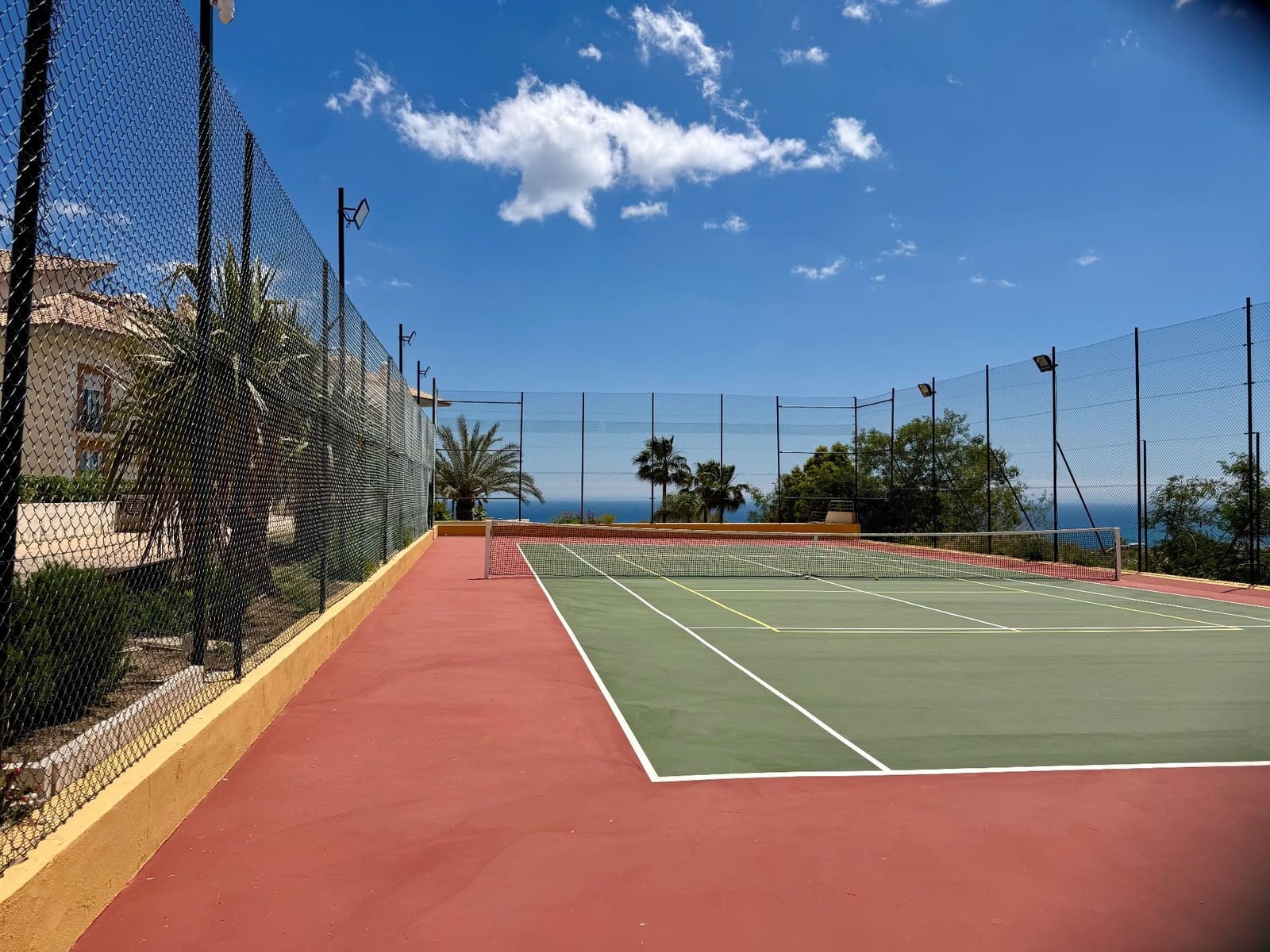 2 bedroom Apartment for sale in Benalmadena Costa with pool garage - € 299,500 (Ref: 9827446)