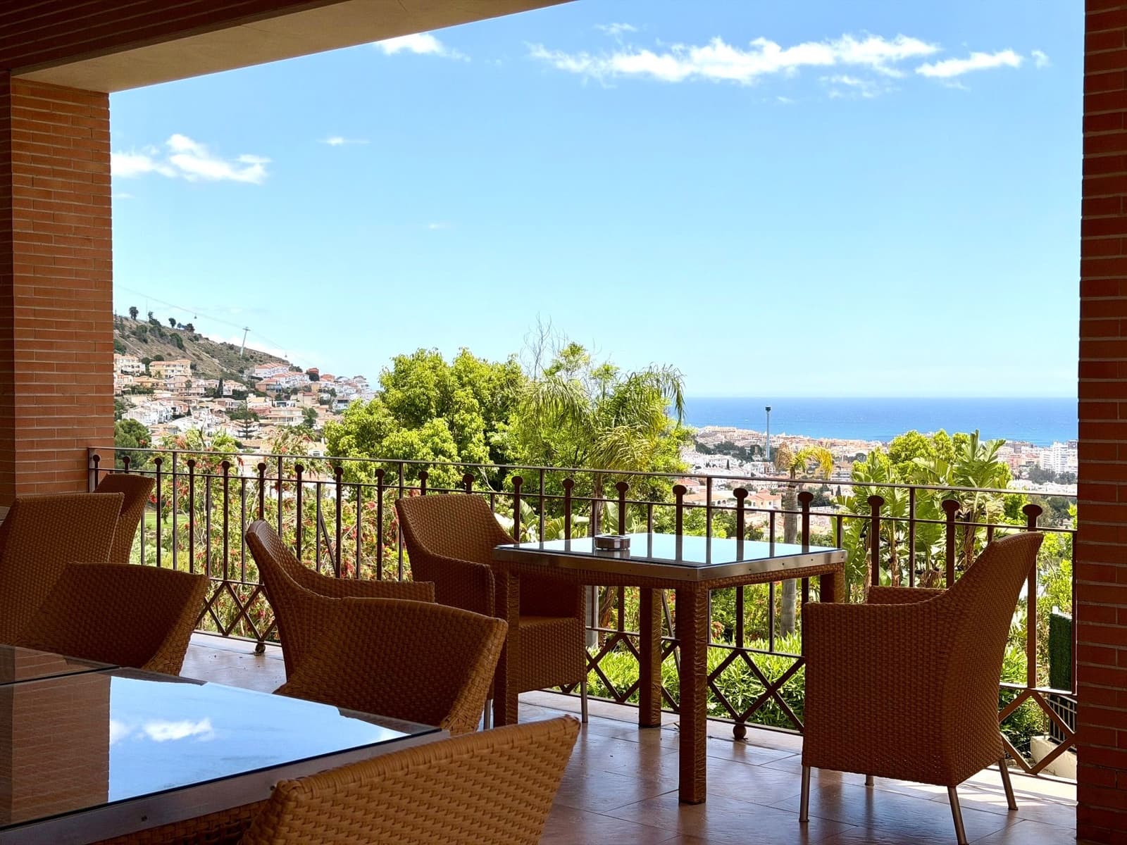 2 bedroom Apartment for sale in Benalmadena Costa with pool garage - € 299,500 (Ref: 9827446)