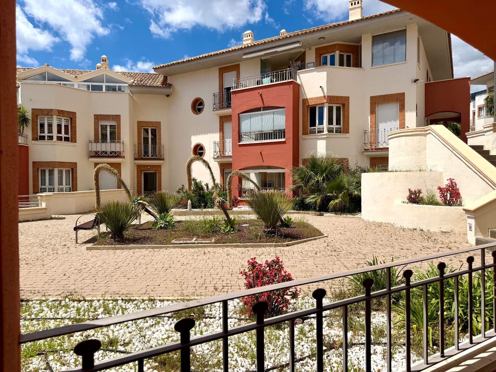 2 bedroom Apartment for sale in Benalmadena Costa with pool garage - € 299,500 (Ref: 9827446)