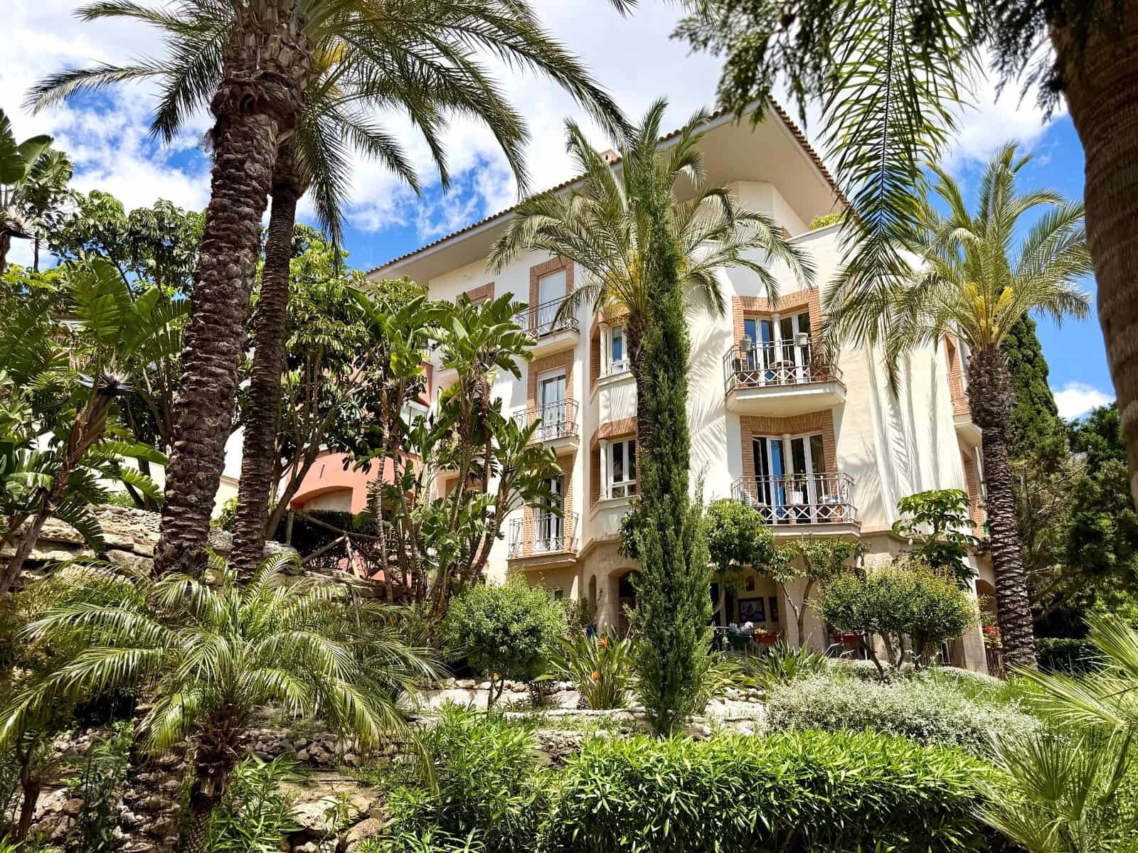 2 bedroom Apartment for sale in Benalmadena Costa with pool garage - € 299,500 (Ref: 9827446)