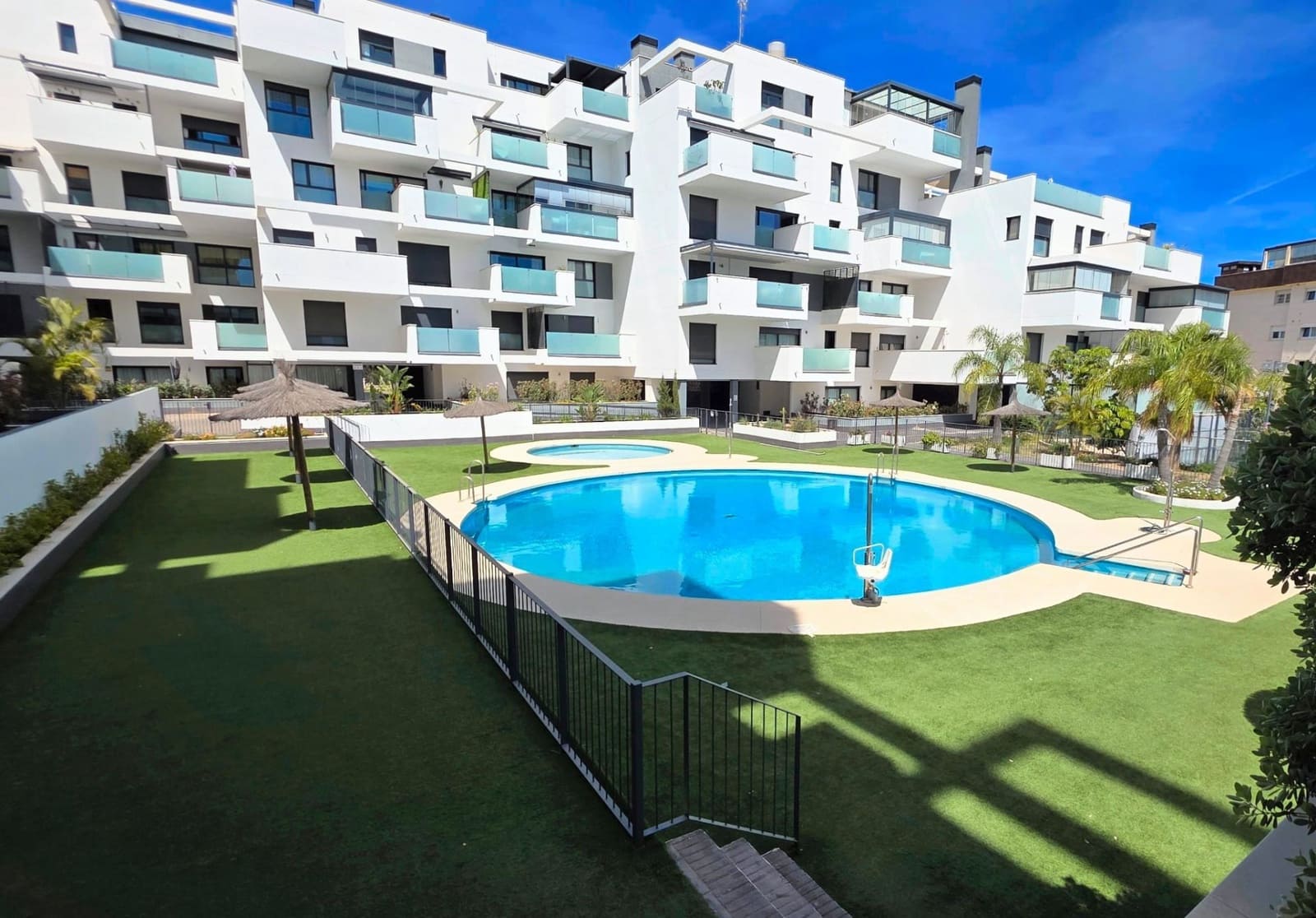 Ático de 3 habitaciones en Torremolinos en venta con piscina garaje - 890.000 € (Ref: 9827451)