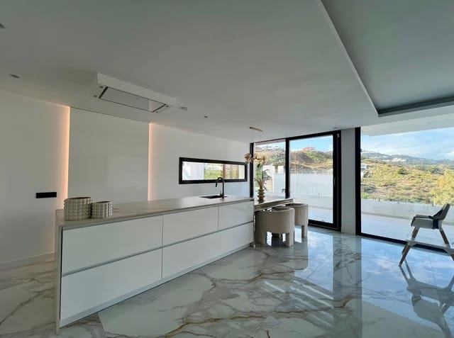 4 bedroom Villa for sale in La Cala Golf - Lagar Martell, Mijas with pool garage - € 945,000 (Ref: 9827452)