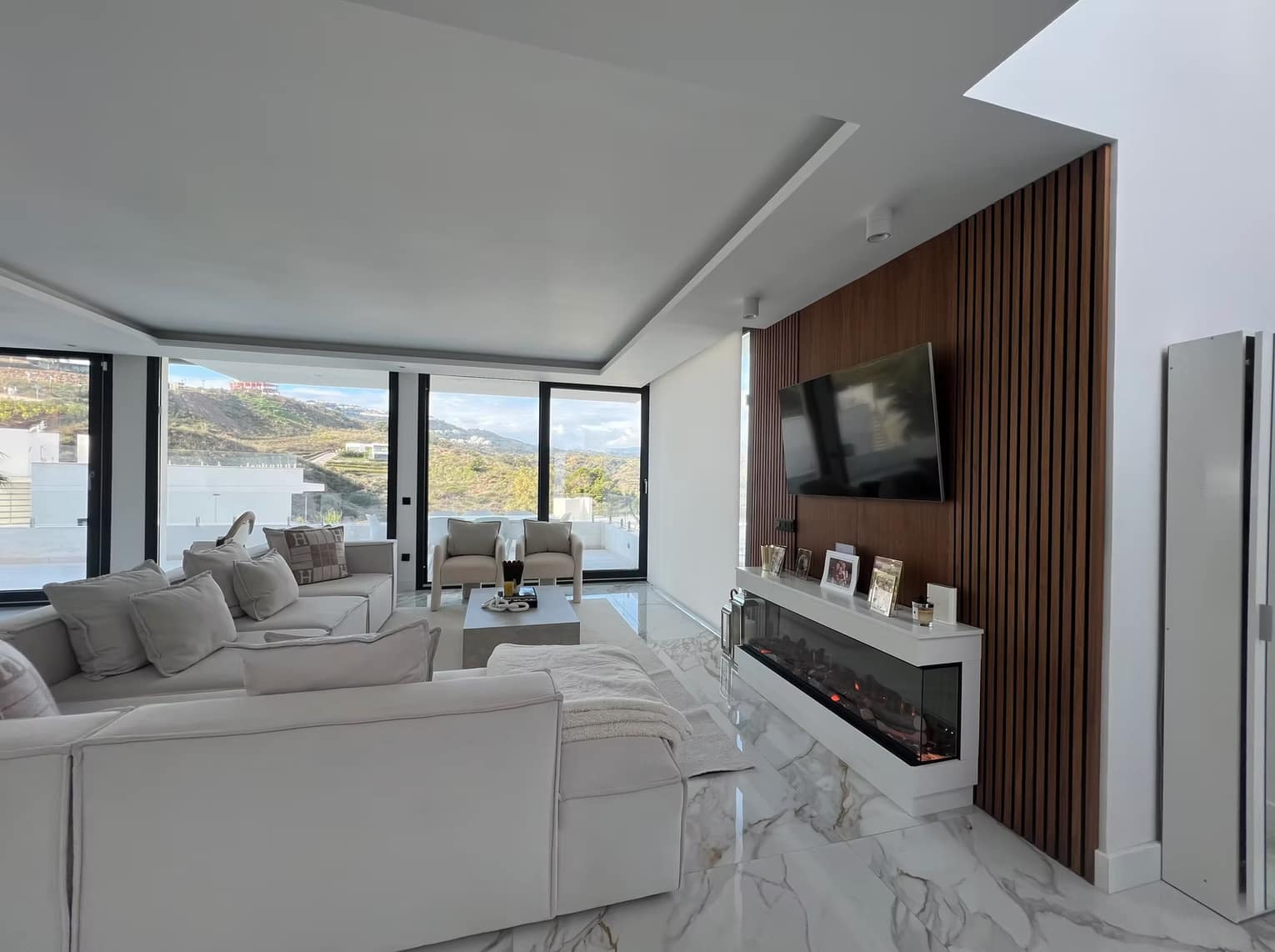 4 bedroom Villa for sale in Mijas with pool garage - € 945,000 (Ref: 9827452)