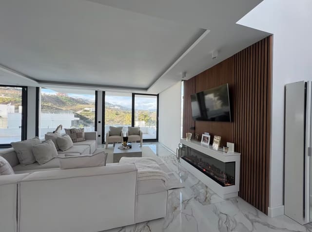 4 bedroom Villa for sale in La Cala Golf - Lagar Martell, Mijas with pool garage - € 945,000 (Ref: 9827452)