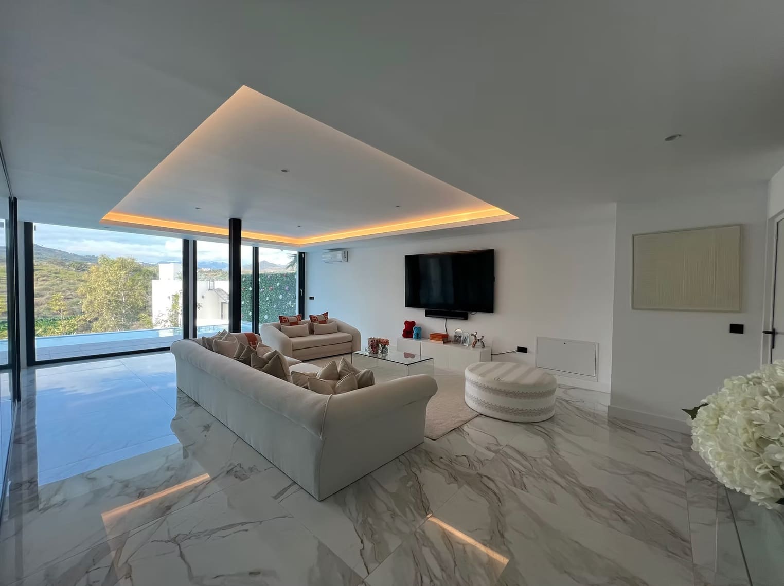 4 bedroom Villa for sale in Mijas with pool garage - € 945,000 (Ref: 9827452)