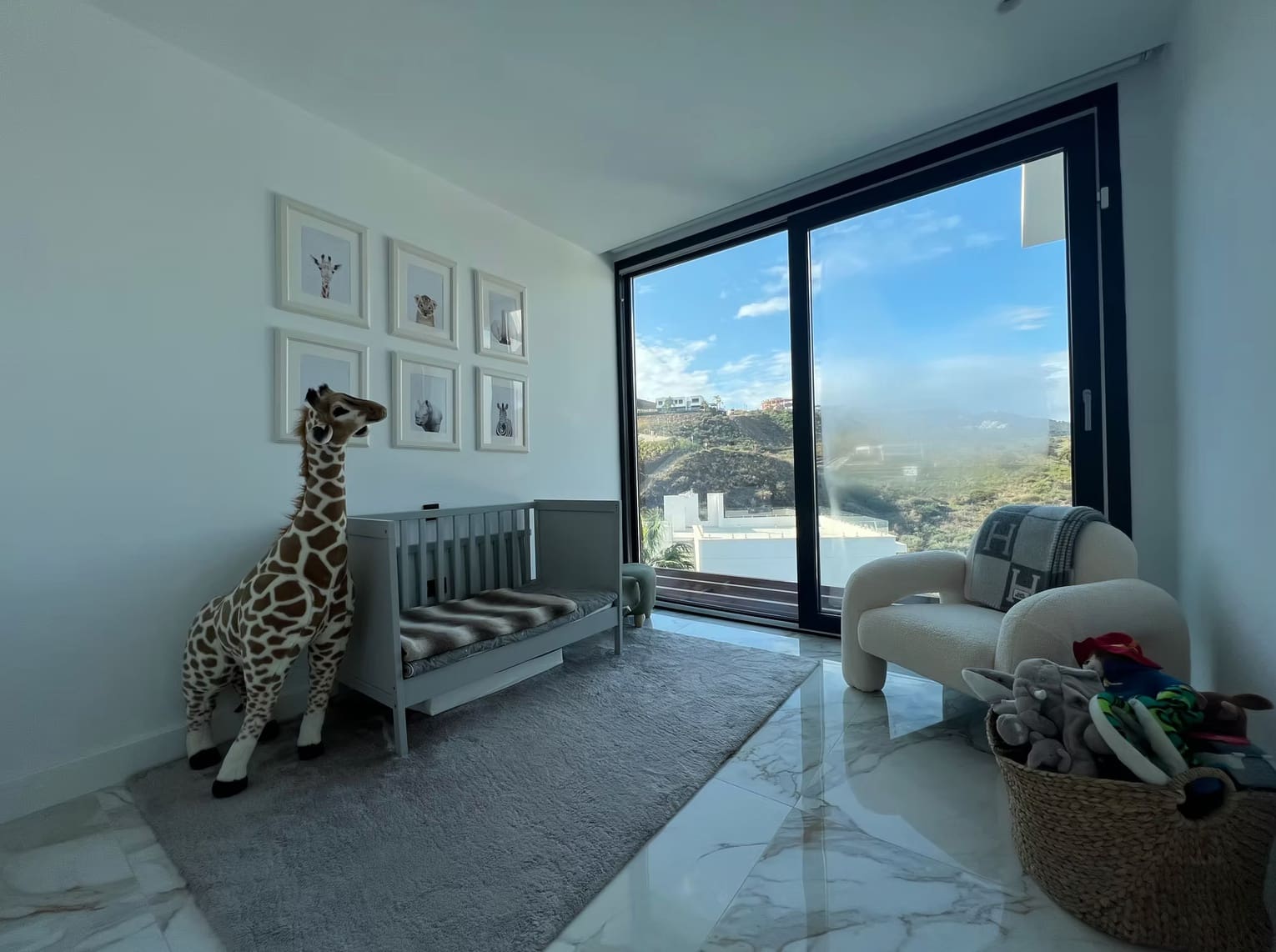 4 bedroom Villa for sale in Mijas with pool garage - € 945,000 (Ref: 9827452)