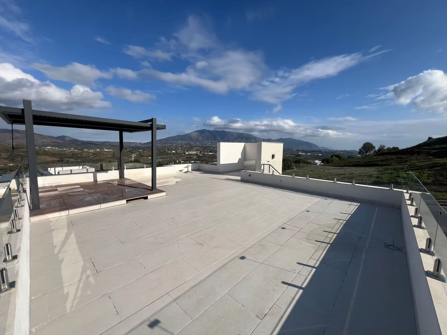 4 bedroom Villa for sale in Mijas with pool garage - € 945,000 (Ref: 9827452)