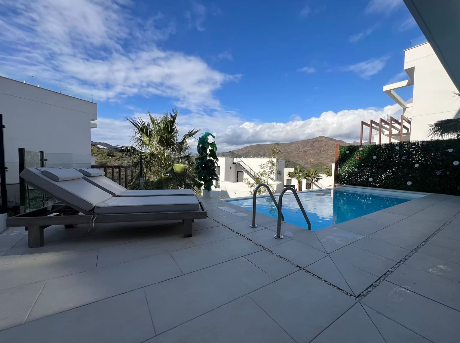 4 bedroom Villa for sale in Mijas with pool garage - € 945,000 (Ref: 9827452)