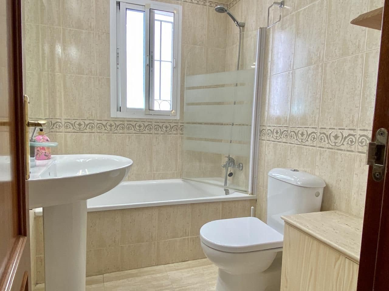 3 Zimmer Wohnung zu vermieten in Benalmadena mit Pool Garage - 1.450 € (Ref: 9833339)