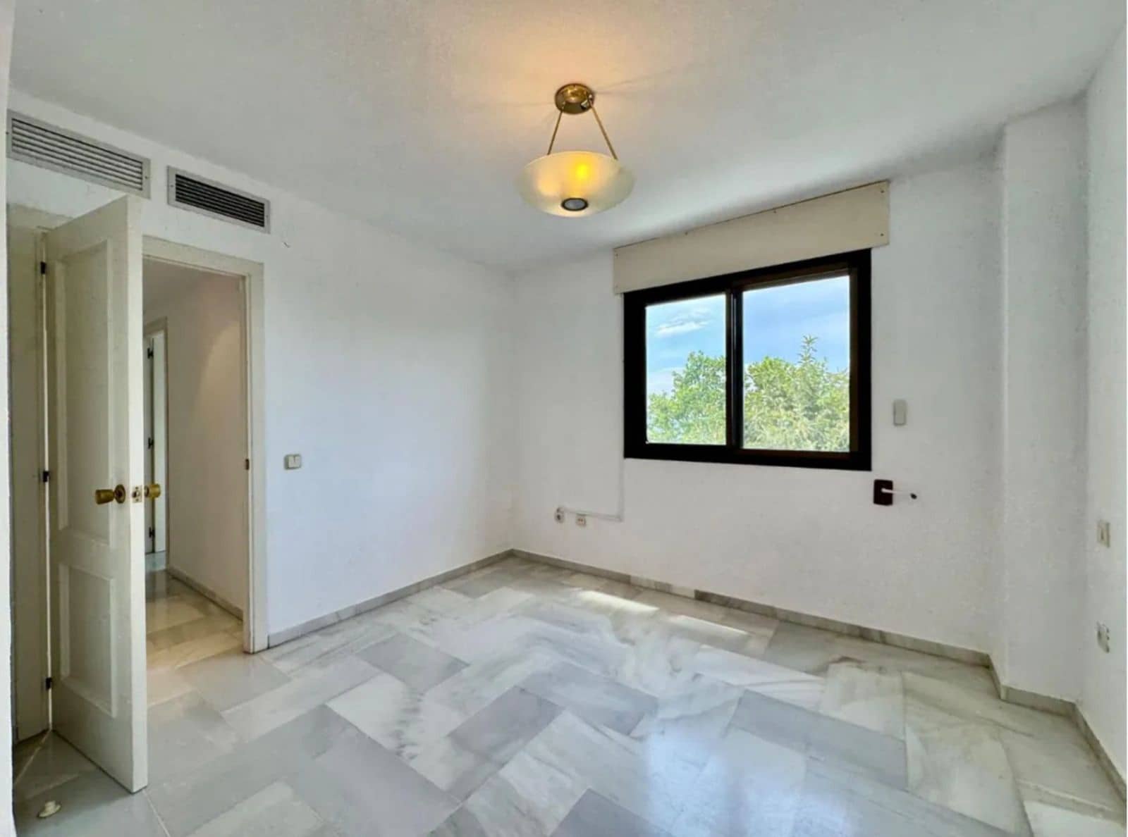 3 Zimmer Apartment zu verkaufen in Torremolinos mit Pool Garage - 745.000 € (Ref: 9893769)