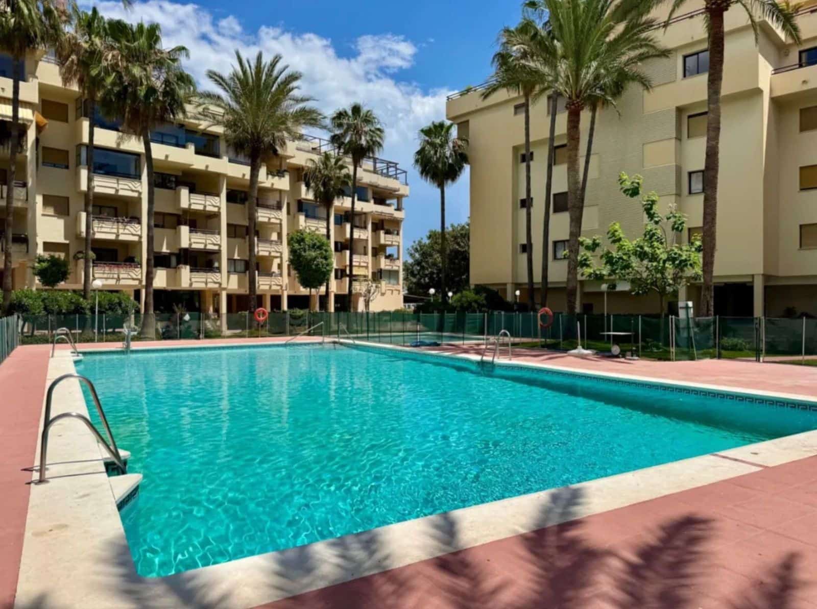 3 Zimmer Apartment zu verkaufen in Torremolinos mit Pool Garage - 745.000 € (Ref: 9893769)