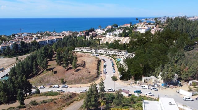 Pareado de 3 habitaciones en El Faro de Calaburra - Chaparral, Mijas en venta - 1.099.000 € (Ref: 9903809)