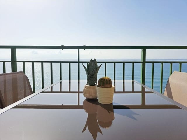 2 soverom Leilighet til leie i Las Gaviotas  - Carvajal, Fuengirola med garasje - € 1 650 (Ref: 9976824)