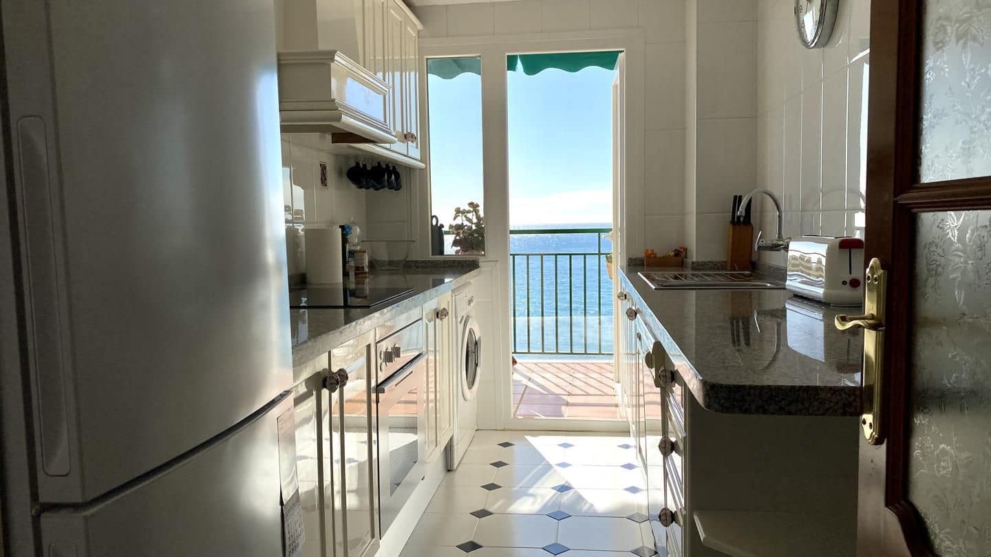 2 soverom Leilighet til leie i Fuengirola med garasje - € 1 650 (Ref: 9976824)