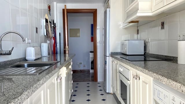 2 soverom Leilighet til leie i Las Gaviotas  - Carvajal, Fuengirola med garasje - € 1 650 (Ref: 9976824)
