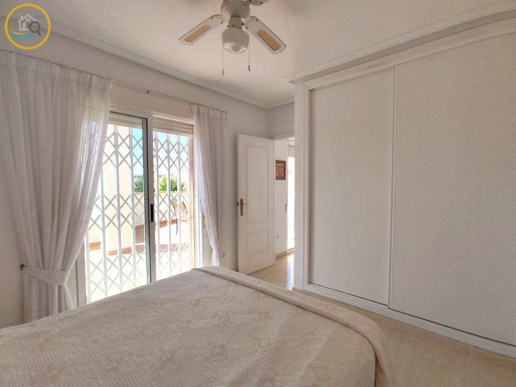Chalet de 3 habitaciones en Pinar de Campoverde en venta con piscina garaje - 299.000 € (Ref: 10001036)