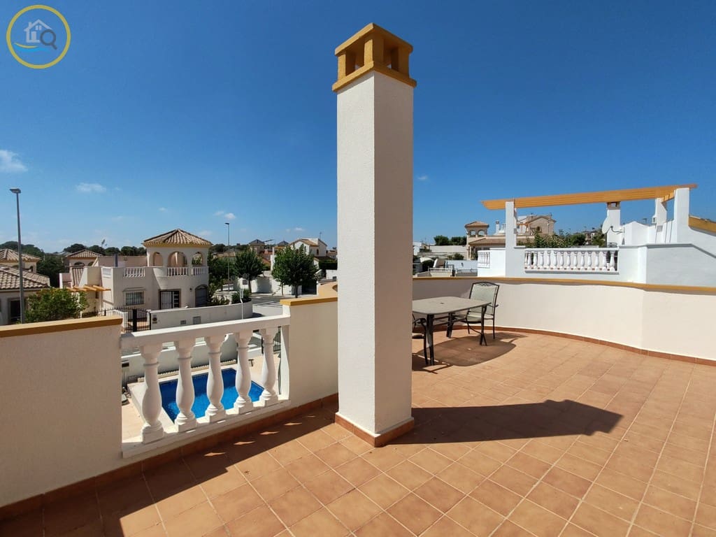 Chalet de 3 habitaciones en Pinar de Campoverde en venta con piscina garaje - 299.000 € (Ref: 10001036)