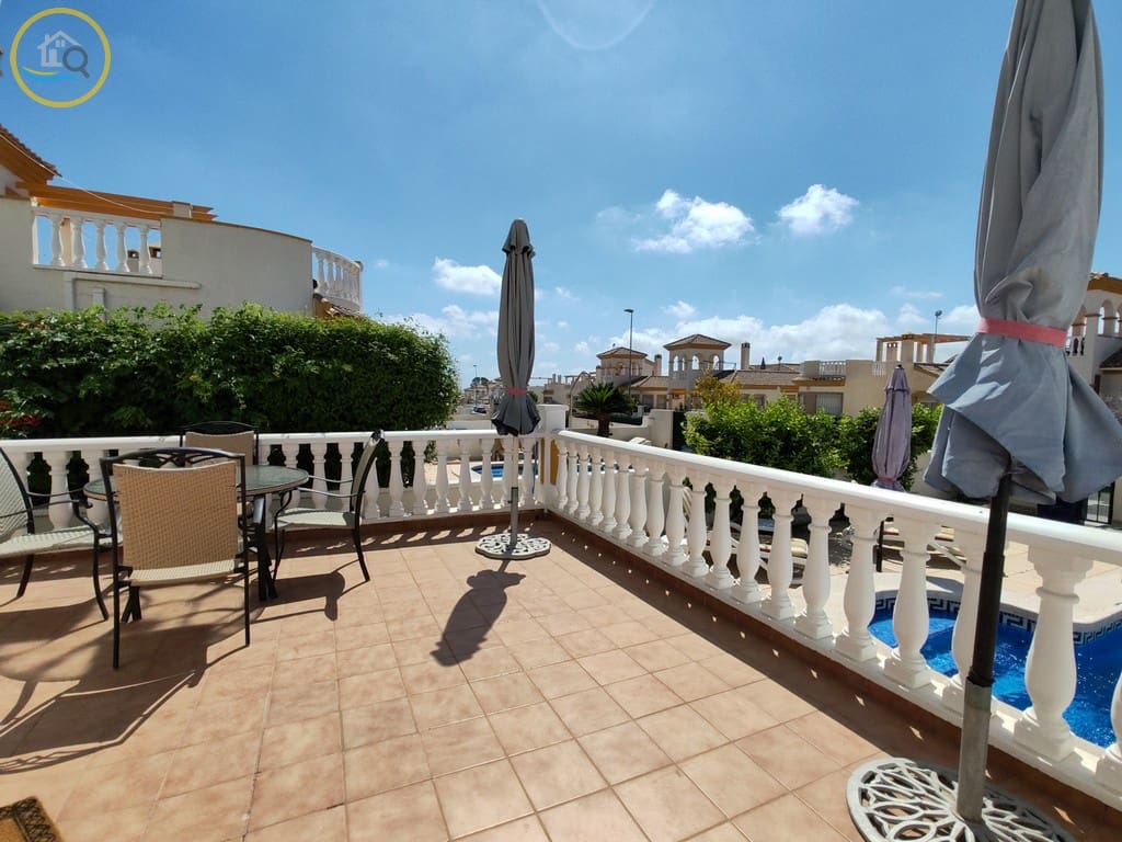 Chalet de 3 habitaciones en Pinar de Campoverde en venta con piscina garaje - 299.000 € (Ref: 10001036)