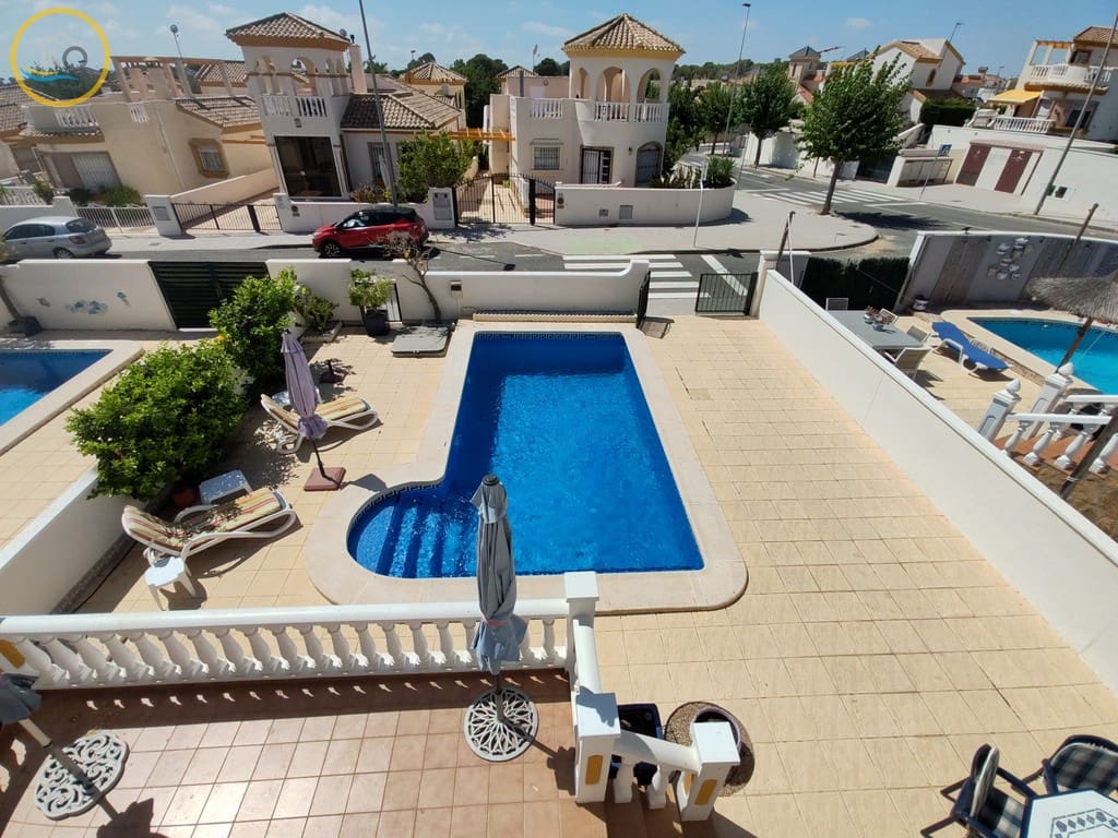 Chalet de 3 habitaciones en Pinar de Campoverde en venta con piscina garaje - 299.000 € (Ref: 10001036)