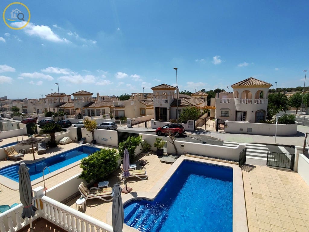 Chalet de 3 habitaciones en Pinar de Campoverde en venta con piscina garaje - 299.000 € (Ref: 10001036)