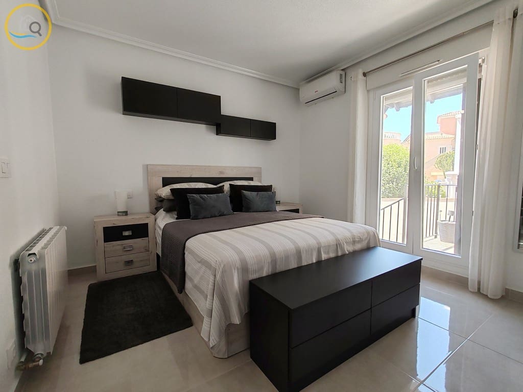 4 slaapkamer Villa te koop in Pinar de Campoverde met zwembad garage - € 305.000 (Ref: 10130284)