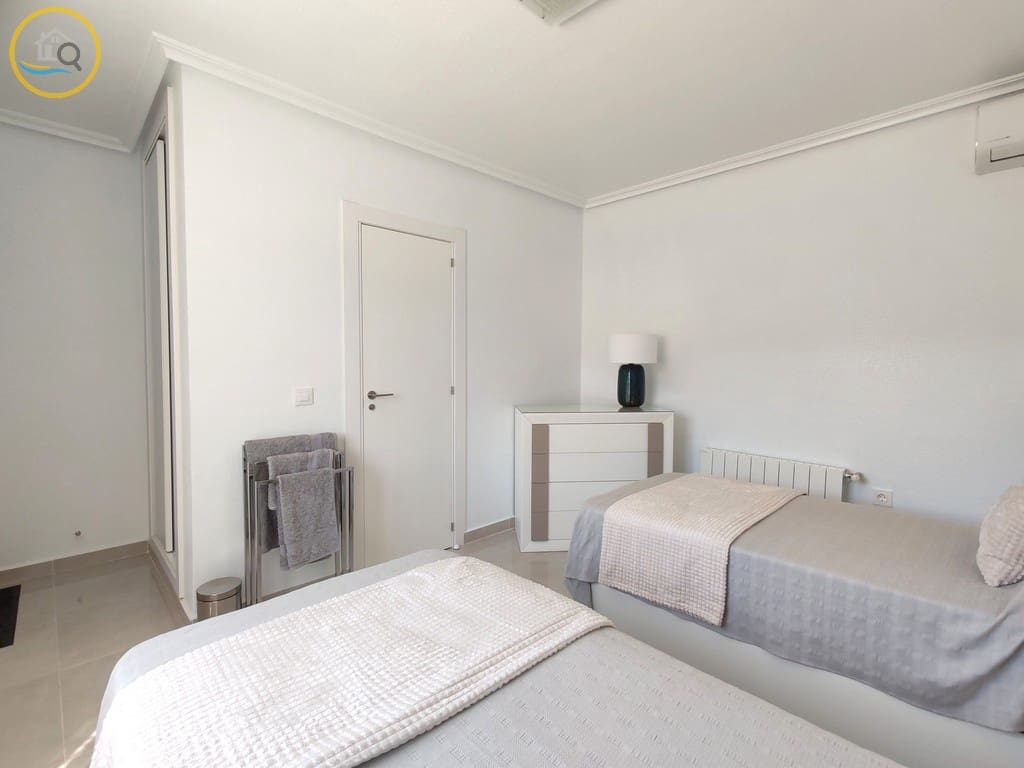 4 slaapkamer Villa te koop in Pinar de Campoverde met zwembad garage - € 305.000 (Ref: 10130284)